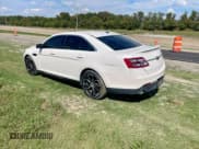 ✅ 2015 Ford Taurus SHO • VIN: 1FAHP2KT2FG174904 • Лот: 84963405. Опубликован ранее на Copart с пробегом 143 326 миль. Бесплатный доступ к архиву аукционных продаж из США и подробный отчёт об истории автомобиля на DreamBid. Изображение 3.