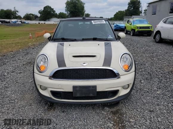 ✅ 2012 MINI Convertible S • VIN: WMWZP3C5XCT250227 • Lot: 68449005. Wystawiony na Copart z przebiegiem 123 475 mil. Bezpłatny archiwum sprzedaży aukcyjnych z USA i szczegółowy raport historii pojazdu na DreamBid. Zdjęcie 5.