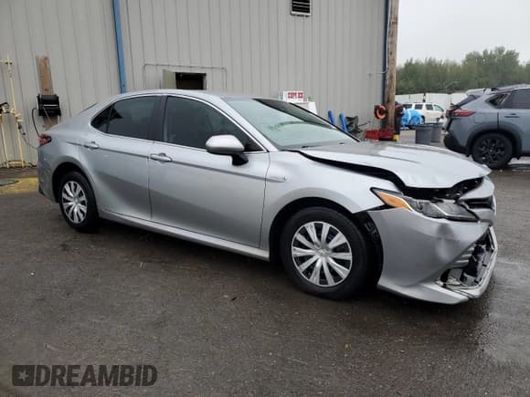 ✅ 2020 Toyota Camry Hybrid LE • VIN: 4T1C31AK3LU011352 • Лот: 90238045. Опубликован ранее на Copart с пробегом 135 558 миль. Бесплатный доступ к архиву аукционных продаж из США и подробный отчёт об истории автомобиля на DreamBid. Изображение 4.
