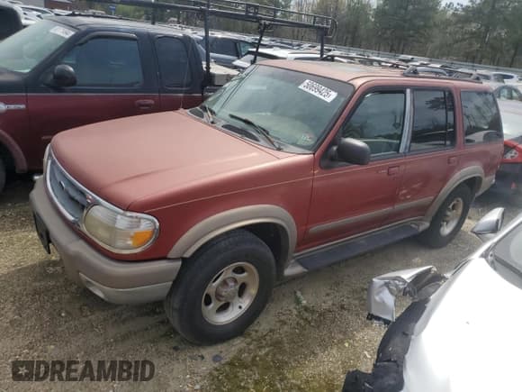 ✅ 1999 Ford Explorer XLT • VIN: 1FMZU32E7XZA41913 • Lot: 50699425. Wystawiony na Copart z przebiegiem 210 163 mil. Bezpłatny archiwum sprzedaży aukcyjnych z USA i szczegółowy raport historii pojazdu na DreamBid. Zdjęcie 1.