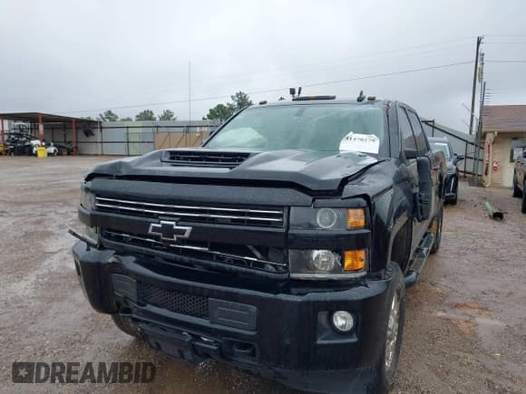 ✅ 2017 Chevrolet Silverado 2500HD LT • VIN: 1GC1KVEY9HF111035 • Lot: 41470279. Wystawiony na IAAI z przebiegiem 155 494 mil. Bezpłatny archiwum sprzedaży aukcyjnych z USA i szczegółowy raport historii pojazdu na DreamBid. Zdjęcie 6.