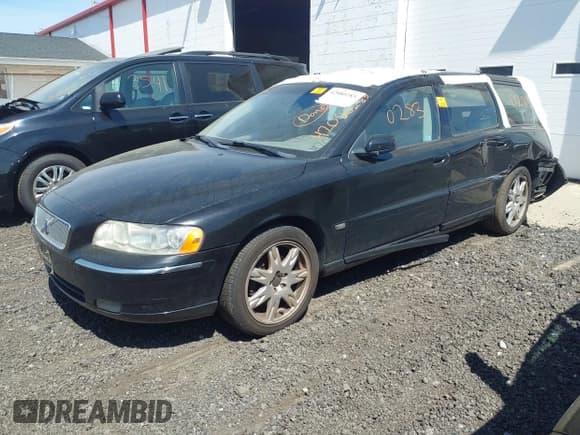 ✅ 2005 Volvo V70 • VIN: YV1SW592952480926 • Lot: 42080283. Listed on IAAI with 209,268 mi. Free auction sales archive from the USA and detailed vehicle history report at DreamBid. Image 2.