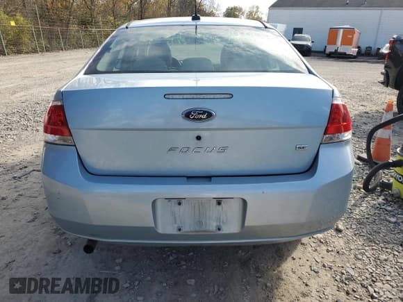✅ 2009 Ford Focus SE • VIN: 1FAHP35N69W117201 • Lot: 90633055. Wystawiony na Copart z przebiegiem 66 556 mil. Bezpłatny archiwum sprzedaży aukcyjnych z USA i szczegółowy raport historii pojazdu na DreamBid. Zdjęcie 6.