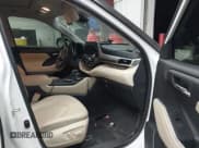 ✅ 2023 Toyota Highlander Platinum • VIN: 5TDKDRAH6PS003112 • Lot: 43111925. Wystawiony na IAAI z przebiegiem 33 641 mil. Bezpłatny archiwum sprzedaży aukcyjnych z USA i szczegółowy raport historii pojazdu na DreamBid. Zdjęcie 5.