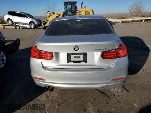 ✅ 2012 BMW 3 Series 328i • VIN: WBA3A5C54CF340846 • Lot: 83855424. Wystawiony na Copart z przebiegiem 111 421 mil. Bezpłatny archiwum sprzedaży aukcyjnych z USA i szczegółowy raport historii pojazdu na DreamBid. Zdjęcie 6.