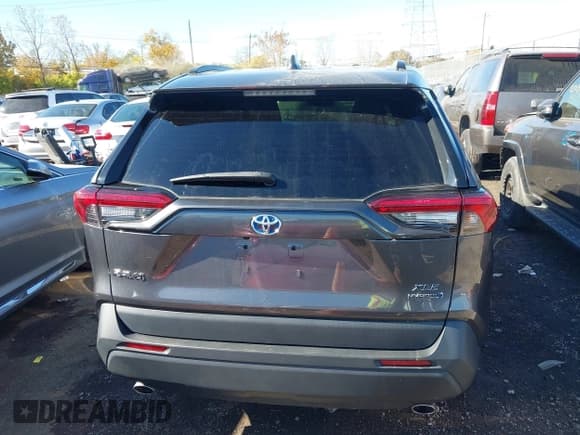 ✅ 2022 Toyota RAV4 Hybrid XLE • VIN: 4T3RWRFV8NU077540 • Lot: 43623203. Wystawiony na IAAI z przebiegiem 25 547 mil. Bezpłatny archiwum sprzedaży aukcyjnych z USA i szczegółowy raport historii pojazdu na DreamBid. Zdjęcie 16.