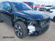 ✅ 2025 Volvo XC40 Core Bright Theme • VIN: YV4L12UJ4S2608309 • Lot: 43636427. Listed on IAAI with 13,050 mi. Free auction sales archive from the USA and detailed vehicle history report at DreamBid. Image 6.