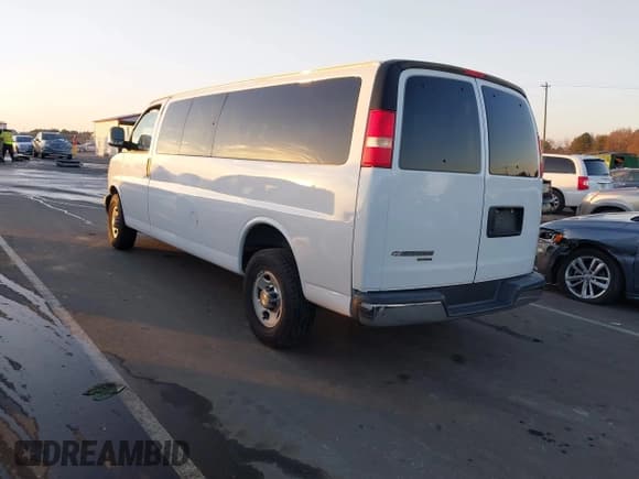 ✅ 2014 Chevrolet Express Passenger LT • VIN: 1GAZG1FG4E1185922 • Lot: 43744687. Wystawiony na IAAI z przebiegiem 135 516 mil. Bezpłatny archiwum sprzedaży aukcyjnych z USA i szczegółowy raport historii pojazdu na DreamBid. Zdjęcie 3.