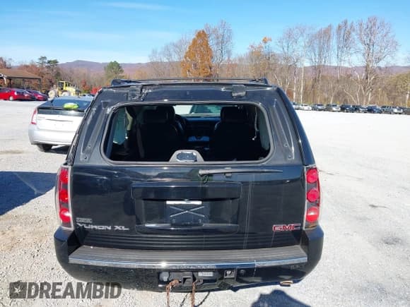 ✅ 2010 GMC Yukon XL Denali • VIN: 1GKUCMEF8AR175871 • Lot: 43615106. Wystawiony na IAAI z przebiegiem 149 170 mil. Bezpłatny archiwum sprzedaży aukcyjnych z USA i szczegółowy raport historii pojazdu na DreamBid. Zdjęcie 17.