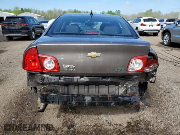 2010 Chevrolet Malibu 1LS z VIN 1G1ZB5E02AF262603, wystawiony jako Copart lot #57138915 z przebiegiem 128 992 mil mil oraz Szkoda całkowita • Salvage title. Historia ofert i sprzedaży dostępna na DreamBid. Obrazek 6.