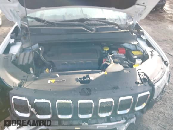 2022 Jeep Compass Latitude with VIN 3C4NJDBB6NT230743, listed as a IAAI auction lot 43381627 with 13,773 mi miles and . Bid and sale history available at DreamBid. Image 10.