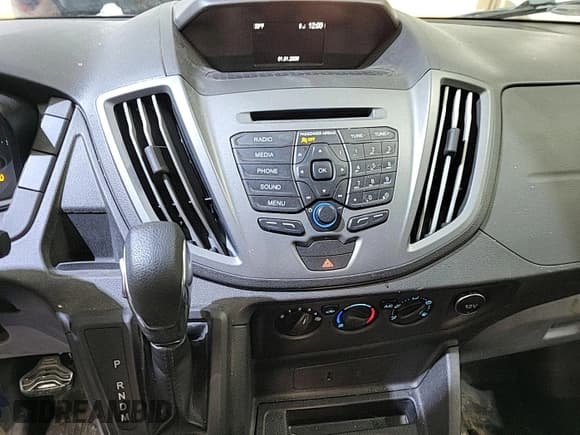 ✅ 2019 Ford Transit Cargo • VIN: 1FTYR2YM4KKA85623 • Lot: 43943597. Wystawiony na IAAI z przebiegiem 97 589 mil. Bezpłatny archiwum sprzedaży aukcyjnych z USA i szczegółowy raport historii pojazdu na DreamBid. Zdjęcie 15.