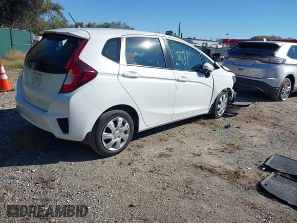 ✅ 2015 Honda Fit LX • VIN: 3HGGK5H55FM715899 • Lot: 43515763. Listed on IAAI with 140,954 mi. Free auction sales archive from the USA and detailed vehicle history report at DreamBid. Image 4.