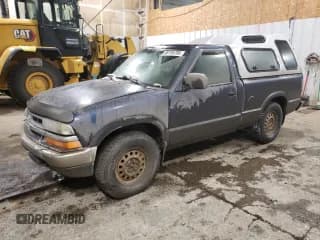 ✅ 1999 Chevrolet S-10 LS • VIN: 1GCDT14W8XK150305 • Лот: 88195785. Опубликован ранее на Copart с пробегом 153 259 миль. Бесплатный доступ к архиву аукционных продаж из США и подробный отчёт об истории автомобиля на DreamBid. Изображение 1.