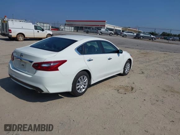 ✅ 2018 Nissan Altima S • VIN: 1N4AL3AP3JC128750 • Lot: 43268222. Wystawiony na IAAI z przebiegiem 50 994 mil. Bezpłatny archiwum sprzedaży aukcyjnych z USA i szczegółowy raport historii pojazdu na DreamBid. Zdjęcie 4.
