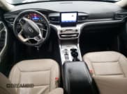 ✅ 2022 Ford Explorer XLT • VIN: 1FMSK7DH9NGA50238 • Lot: 48113795. Wystawiony na Copart z przebiegiem 70 140 mil. Bezpłatny archiwum sprzedaży aukcyjnych z USA i szczegółowy raport historii pojazdu na DreamBid. Zdjęcie 8.