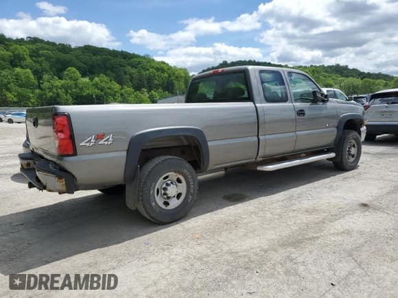 ✅ 2006 Chevrolet Silverado 2500HD Work Truck • VIN: 1GCHK29U56E162409 • Lot: 57626185. Wystawiony na Copart z przebiegiem 147 922 mil. Bezpłatny archiwum sprzedaży aukcyjnych z USA i szczegółowy raport historii pojazdu na DreamBid. Zdjęcie 3.