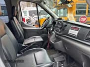 ✅ 2020 Ford Transit Passenger XL • VIN: 1FDAX2C84LKB65020 • Lot: 50907935. Wystawiony na Copart z przebiegiem 63 911 mil. Bezpłatny archiwum sprzedaży aukcyjnych z USA i szczegółowy raport historii pojazdu na DreamBid. Zdjęcie 5.