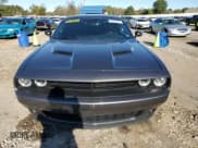 ✅ 2022 Dodge Challenger SXT • VIN: 2C3CDZGG1NH142907 • Lot: 81664914. Wystawiony na Copart z przebiegiem 24 230 mil. Bezpłatny archiwum sprzedaży aukcyjnych z USA i szczegółowy raport historii pojazdu na DreamBid. Zdjęcie 5.