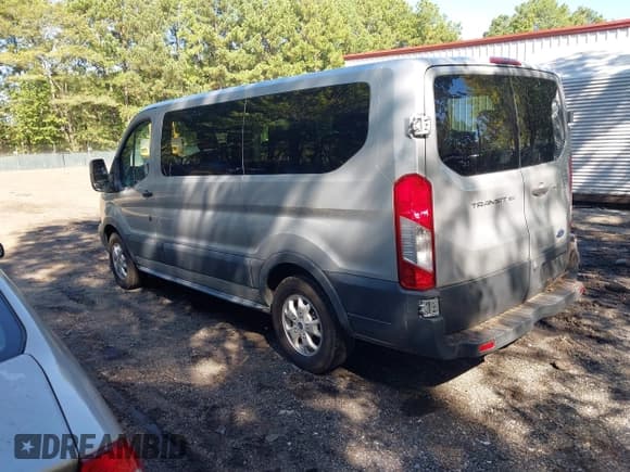 ✅ 2015 Ford Transit XL • VIN: 1FMZK1YM7FKB06341 • Lot: 43267338. Wystawiony na IAAI z przebiegiem 66 667 mil. Bezpłatny archiwum sprzedaży aukcyjnych z USA i szczegółowy raport historii pojazdu na DreamBid. Zdjęcie 3.