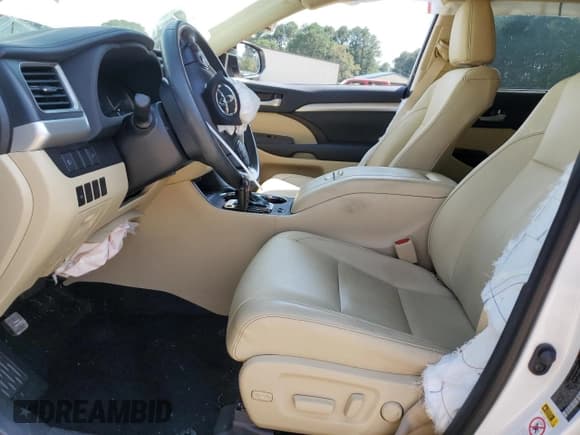 ✅ 2017 Toyota Highlander Hybrid XLE • VIN: 5TDJGRFH0HS033641 • Lot: 62172615. Listed on Copart with 56,517 mi. Free auction sales archive from the USA and detailed vehicle history report at DreamBid. Image 7.