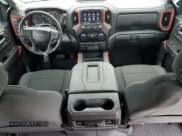 ✅ 2020 Chevrolet Silverado 1500 LT Trail Boss • VIN: 3GCPYFED3LG415352 • Lot: 83925445. Wystawiony na Copart z przebiegiem 55 112 mil. Bezpłatny archiwum sprzedaży aukcyjnych z USA i szczegółowy raport historii pojazdu na DreamBid. Zdjęcie 8.