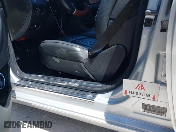 ✅ 2006 Mercedes-Benz CLS 500 • VIN: WDDDJ75XX6A024683 • Лот: 42170096. Опубликован ранее на IAAI с пробегом Не указан. Бесплатный доступ к архиву аукционных продаж из США и подробный отчёт об истории автомобиля на DreamBid. Изображение 6.