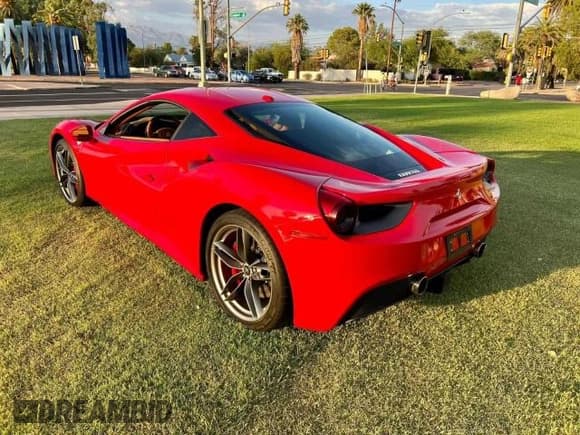 ✅ 2016 Ferrari 488 • VIN: ZFF79ALA5G0214993 • Лот: 69477725. Опубликован ранее на Copart с пробегом 25 529 миль. Бесплатный доступ к архиву аукционных продаж из США и подробный отчёт об истории автомобиля на DreamBid. Изображение 3.