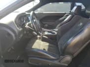 ✅ 2017 Dodge Challenger T/A 392 • VIN: 2C3CDZFJ6HH514646 • Lot: 73401334. Wystawiony na Copart z przebiegiem 63 632 mil. Bezpłatny archiwum sprzedaży aukcyjnych z USA i szczegółowy raport historii pojazdu na DreamBid. Zdjęcie 7.