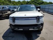 ✅ 2024 Rivian R1S Adventure • VIN: 7PDSGABA7RN040780 • Lot: 63705184. Wystawiony na Copart z przebiegiem 1 053 mil. Bezpłatny archiwum sprzedaży aukcyjnych z USA i szczegółowy raport historii pojazdu na DreamBid. Zdjęcie 5.