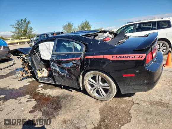 ✅ 2014 Dodge Charger RT Plus • VIN: 2C3CDXDT1EH334771 • Lot: 84260635. Wystawiony na Copart z przebiegiem Nie podano. Bezpłatny archiwum sprzedaży aukcyjnych z USA i szczegółowy raport historii pojazdu na DreamBid. Zdjęcie 2.