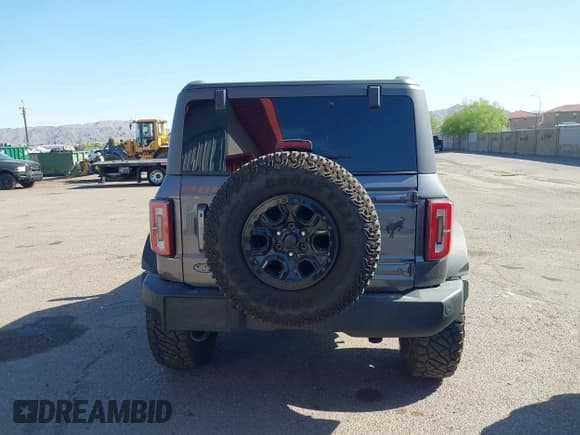 ✅ 2021 Ford Bronco • VIN: 1FMDE5CP3MLB06340 • Lot: 41681167. Wystawiony na IAAI z przebiegiem 28 520 mil. Bezpłatny archiwum sprzedaży aukcyjnych z USA i szczegółowy raport historii pojazdu na DreamBid. Zdjęcie 16.