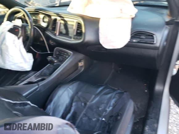 ✅ 2019 Dodge Challenger R/T • VIN: 2C3CDZBT5KH649972 • Lot: 79386593. Wystawiony na Copart z przebiegiem 79 476 mil. Bezpłatny archiwum sprzedaży aukcyjnych z USA i szczegółowy raport historii pojazdu na DreamBid. Zdjęcie 8.