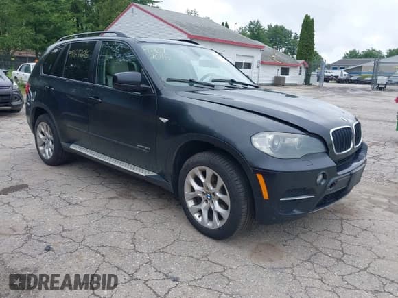 ✅ 2011 BMW X5 35i • VIN: 5UXZV4C57BL740975 • Lot: 42672015. Listed on IAAI with 165,816 mi. Free auction sales archive from the USA and detailed vehicle history report at DreamBid. Image 1.