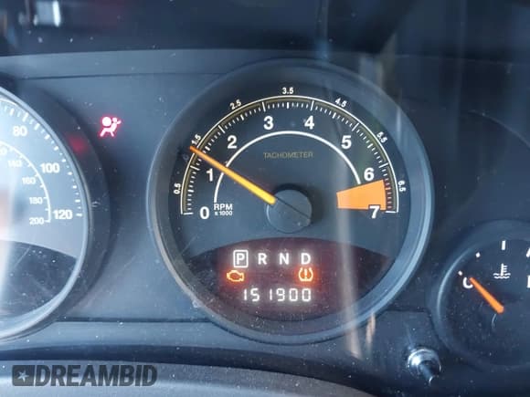 ✅ 2014 Jeep Patriot Latitude • VIN: 1C4NJRFB8ED761827 • Lot: 43551555. Wystawiony na IAAI z przebiegiem 151 900 mil. Bezpłatny archiwum sprzedaży aukcyjnych z USA i szczegółowy raport historii pojazdu na DreamBid. Zdjęcie 15.