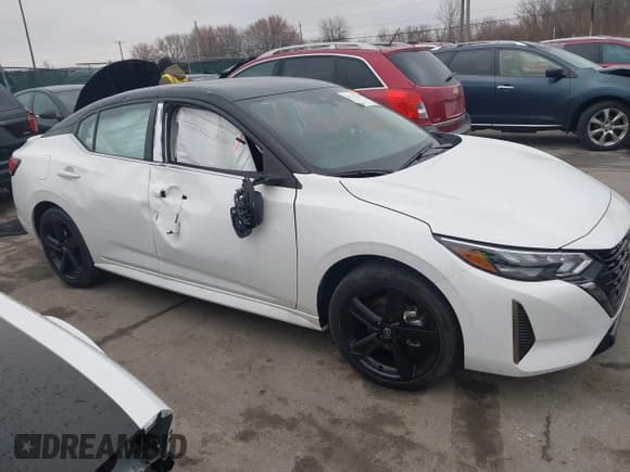 ✅ 2024 Nissan Sentra SR • VIN: 3N1AB8DV7RY275583 • Lot: 43717523. Listed on IAAI with 6,386 mi. Free auction sales archive from the USA and detailed vehicle history report at DreamBid. Image 13.