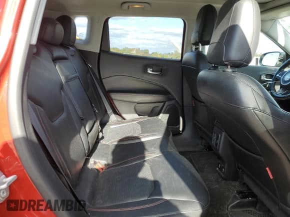 ✅ 2017 Jeep Compass Trailhawk • VIN: 3C4NJDDB7HT635267 • Lot: 89652195. Wystawiony na Copart z przebiegiem 90 285 mil. Bezpłatny archiwum sprzedaży aukcyjnych z USA i szczegółowy raport historii pojazdu na DreamBid. Zdjęcie 11.