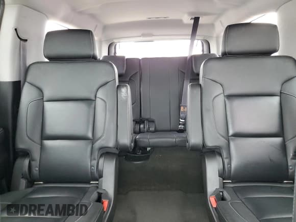 ✅ 2017 Chevrolet Suburban Premier • VIN: 1GNSKJKC6HR200458 • Lot: 46552664. Wystawiony na Copart z przebiegiem 120 747 mil. Bezpłatny archiwum sprzedaży aukcyjnych z USA i szczegółowy raport historii pojazdu na DreamBid. Zdjęcie 10.