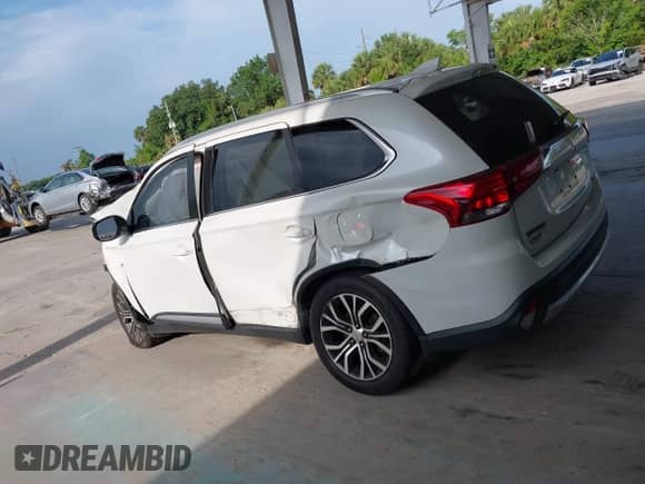 2018 Mitsubishi Outlander SE with VIN JA4AD3A35JZ063086, listed as a IAAI auction lot 42416527 with 183,541 mi miles and . Bid and sale history available at DreamBid. Image 14.