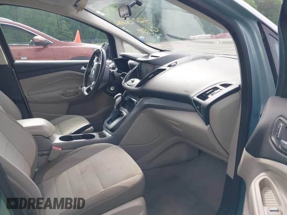 ✅ 2013 Ford C-Max SE • VIN: 1FADP5AU4DL511362 • Lot: 42073682. Wystawiony na IAAI z przebiegiem 160 960 mil. Bezpłatny archiwum sprzedaży aukcyjnych z USA i szczegółowy raport historii pojazdu na DreamBid. Zdjęcie 5.