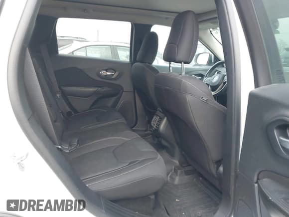 ✅ 2016 Jeep Cherokee Latitude • VIN: 1C4PJMCB9GW139602 • Lot: 43770136. Wystawiony na IAAI z przebiegiem 148 198 mil. Bezpłatny archiwum sprzedaży aukcyjnych z USA i szczegółowy raport historii pojazdu na DreamBid. Zdjęcie 8.