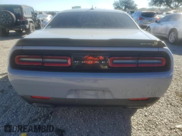 ✅ 2022 Dodge Challenger R/T Scat Pack Widebody • VIN: 2C3CDZFJ1NH137056 • Lot: 43576184. Wystawiony na Copart z przebiegiem 13 027 mil. Bezpłatny archiwum sprzedaży aukcyjnych z USA i szczegółowy raport historii pojazdu na DreamBid. Zdjęcie 6.