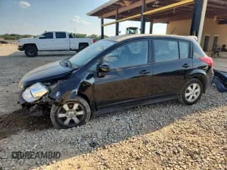 ✅ 2008 Nissan Versa SL • VIN: 3N1BC13E28L354603 • Лот: 72008605. Опубликован ранее на Copart с пробегом 41 369 миль. Бесплатный доступ к архиву аукционных продаж из США и подробный отчёт об истории автомобиля на DreamBid. Изображение 1.