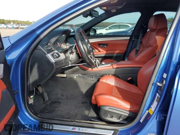 ✅ 2015 BMW M5 • VIN: WBSFV9C52FD594494 • Lot: 78246673. Wystawiony na Copart z przebiegiem 102 773 mil. Bezpłatny archiwum sprzedaży aukcyjnych z USA i szczegółowy raport historii pojazdu na DreamBid. Zdjęcie 7.