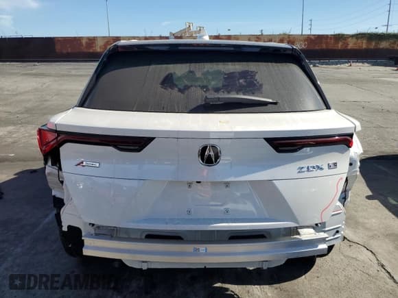 ✅ 2024 Acura ZDX w/A-Spec Package • VIN: 4W5KHMRK1RZ515274 • Lot: 68976225. Wystawiony na Copart z przebiegiem 871 mil. Bezpłatny archiwum sprzedaży aukcyjnych z USA i szczegółowy raport historii pojazdu na DreamBid. Zdjęcie 6.