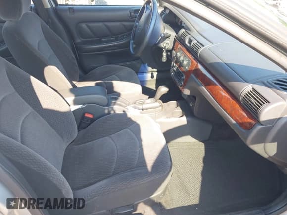 ✅ 2001 Dodge Stratus SE • VIN: 1B3EJ46U21N508528 • Lot: 42851096. Wystawiony na IAAI z przebiegiem 90 708 mil. Bezpłatny archiwum sprzedaży aukcyjnych z USA i szczegółowy raport historii pojazdu na DreamBid. Zdjęcie 5.