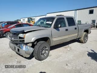 ✅ 2003 Chevrolet Silverado 2500HD LS • VIN: 1GCHK23183F206858 • Lot: 73141624. Wystawiony na Copart z przebiegiem Nie podano. Bezpłatny archiwum sprzedaży aukcyjnych z USA i szczegółowy raport historii pojazdu na DreamBid. Zdjęcie 1.