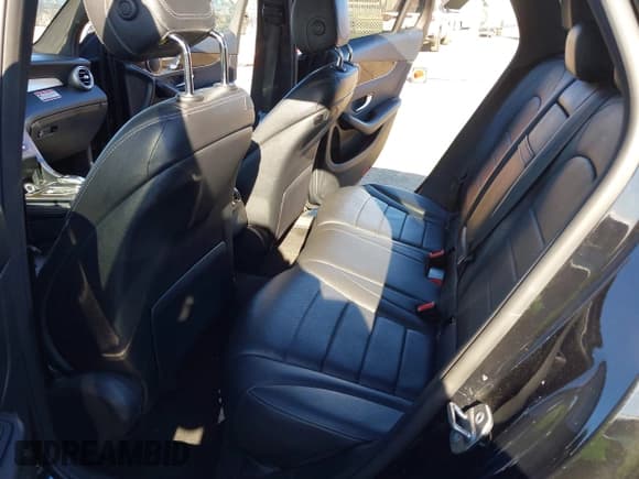 ✅ 2020 Mercedes-Benz GLC 300 • VIN: WDC0G8EB3LF715726 • Lot: 43585731. Wystawiony na IAAI z przebiegiem 127 276 mil. Bezpłatny archiwum sprzedaży aukcyjnych z USA i szczegółowy raport historii pojazdu na DreamBid. Zdjęcie 8.