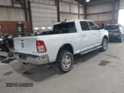 ✅ 2022 Ram 2500 Big Horn • VIN: 3C6UR5DL6NG436791 • Lot: 42287288. Wystawiony na IAAI z przebiegiem 62 207 mil. Bezpłatny archiwum sprzedaży aukcyjnych z USA i szczegółowy raport historii pojazdu na DreamBid. Zdjęcie 4.