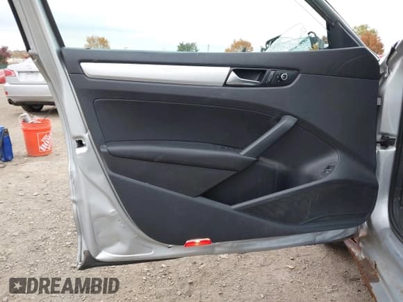 ✅ 2013 Volkswagen Passat SE • VIN: 1VWBP7A33DC121354 • Лот: 43571150. Опубликован ранее на IAAI с пробегом 109 752 миль. Бесплатный доступ к архиву аукционных продаж из США и подробный отчёт об истории автомобиля на DreamBid. Изображение 15.